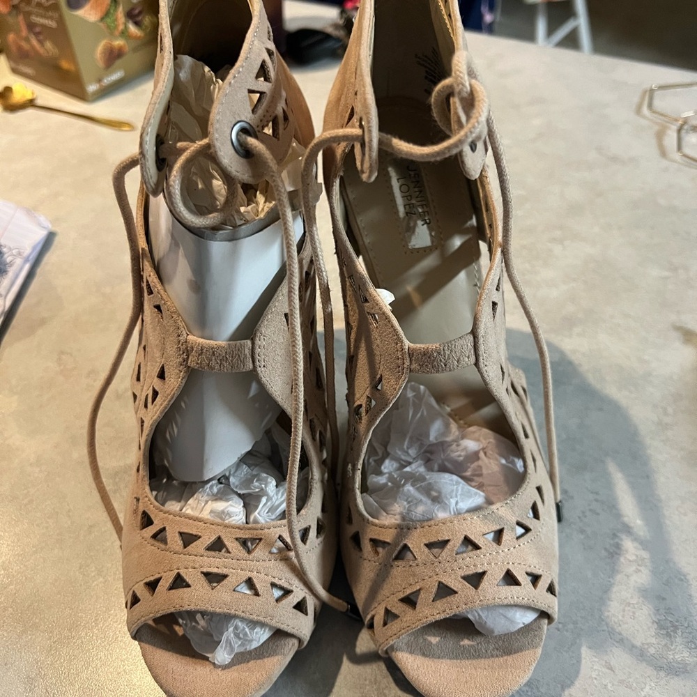 Jennifer Lopez Tan Heels Elegant Design